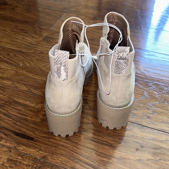 Women's Taci Pull-On Ankle Boots - Universal Thread NWT - Picture 10 of 10